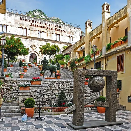 Haus Des Grossvaters In Taormine