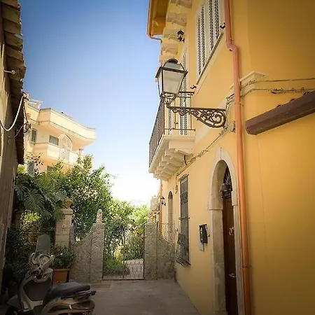 Appartement Haus Des Grossvaters In Taormine